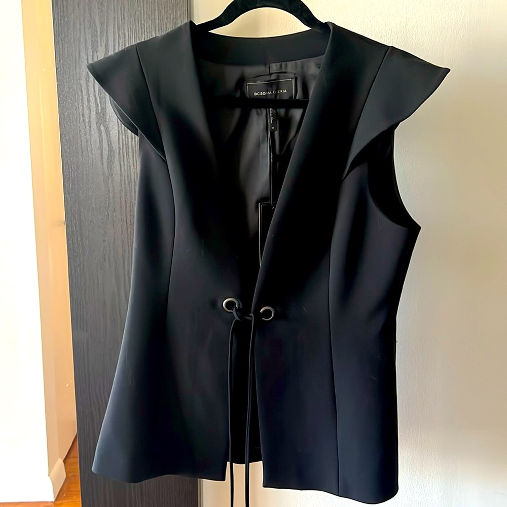 NWT BCBG Max Azaria fashionable over layer